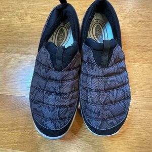 Ryka Women’s Black Slip-On Shoes Size 8 Snakeskin Camo style look pattern